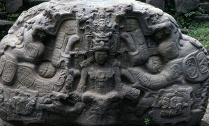 Pedra zoomórfica P, período Clássico Superior (600-900 dC)